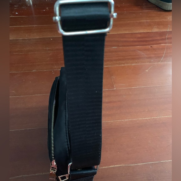 Gently used Crossbody purse with gold tone hardware - Picture 5 of 11